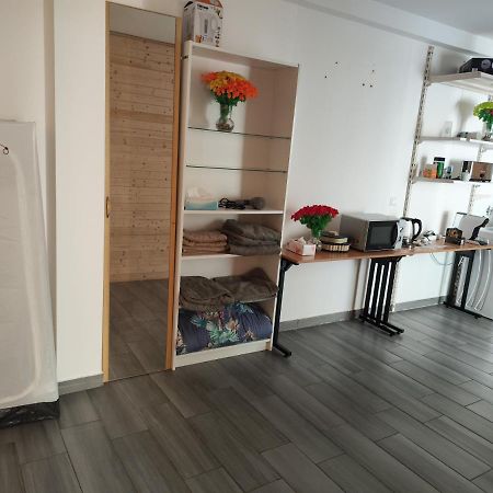 Erdgeschoss Wohnung Nahe Flughafen 维也纳 外观 照片