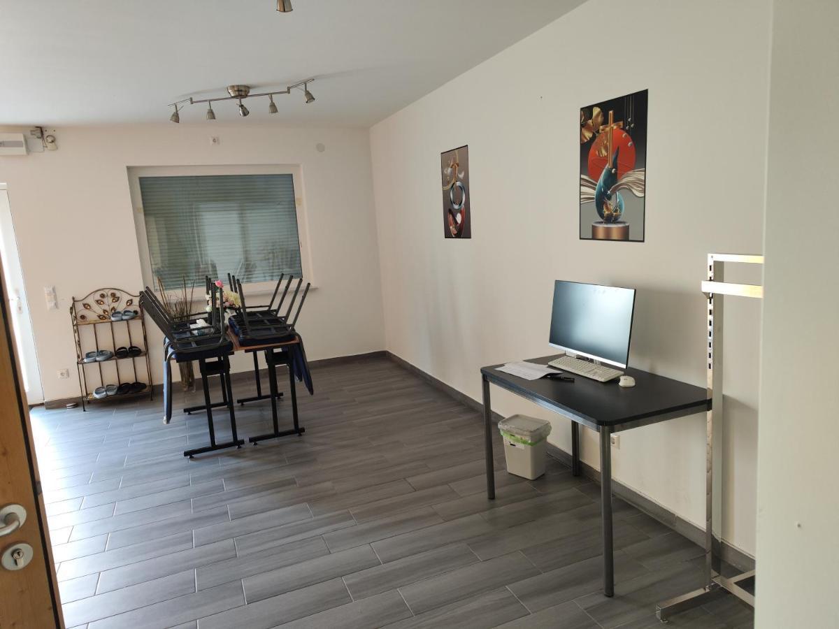 Erdgeschoss Wohnung Nahe Flughafen 维也纳 外观 照片