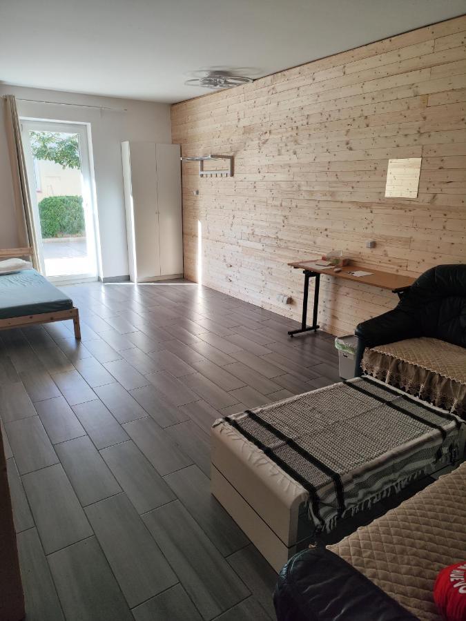 Erdgeschoss Wohnung Nahe Flughafen 维也纳 外观 照片