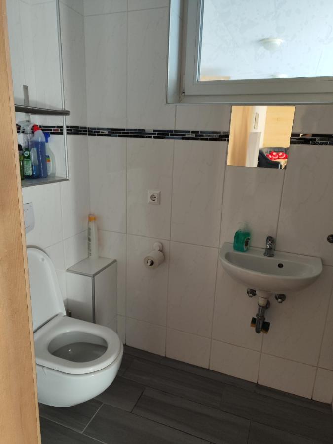 Erdgeschoss Wohnung Nahe Flughafen 维也纳 外观 照片